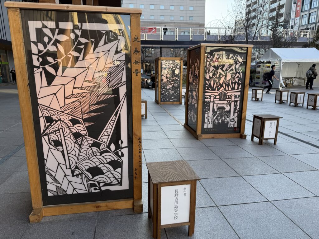 長野駅前の大灯籠（昼）