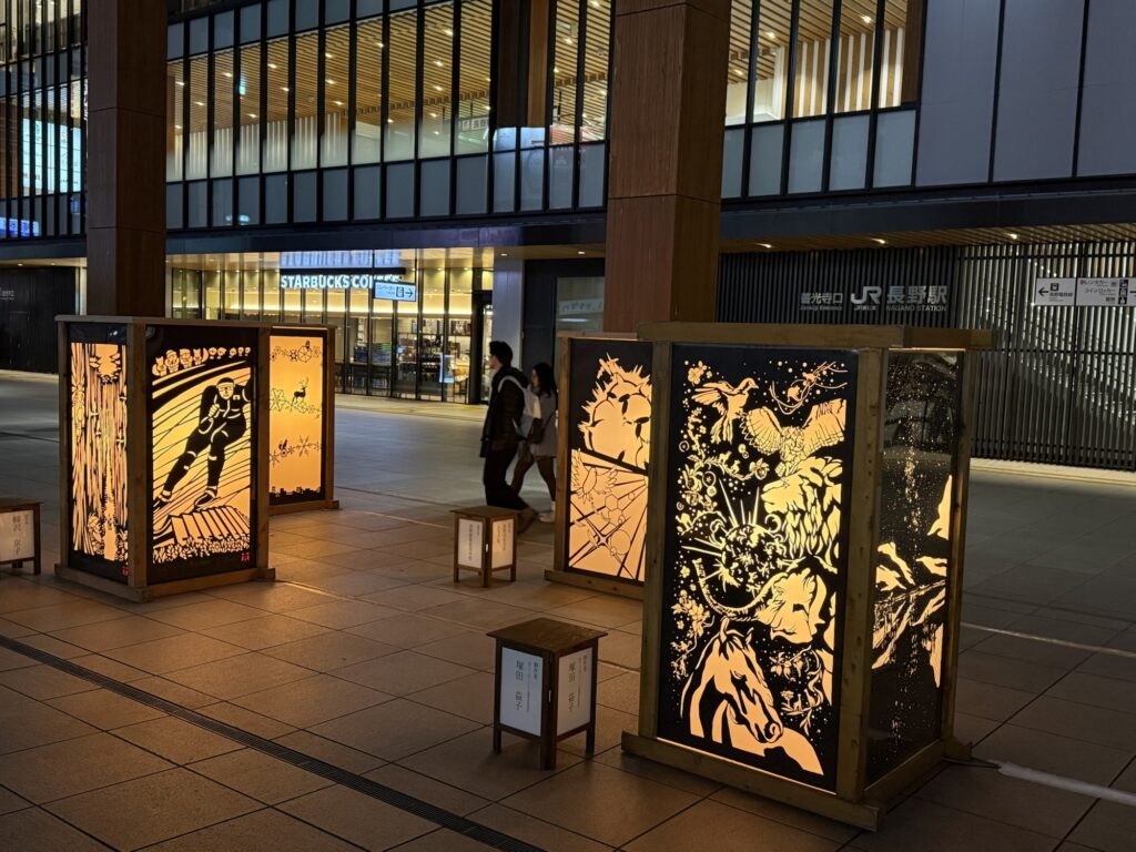 長野駅前の大灯籠（夜）