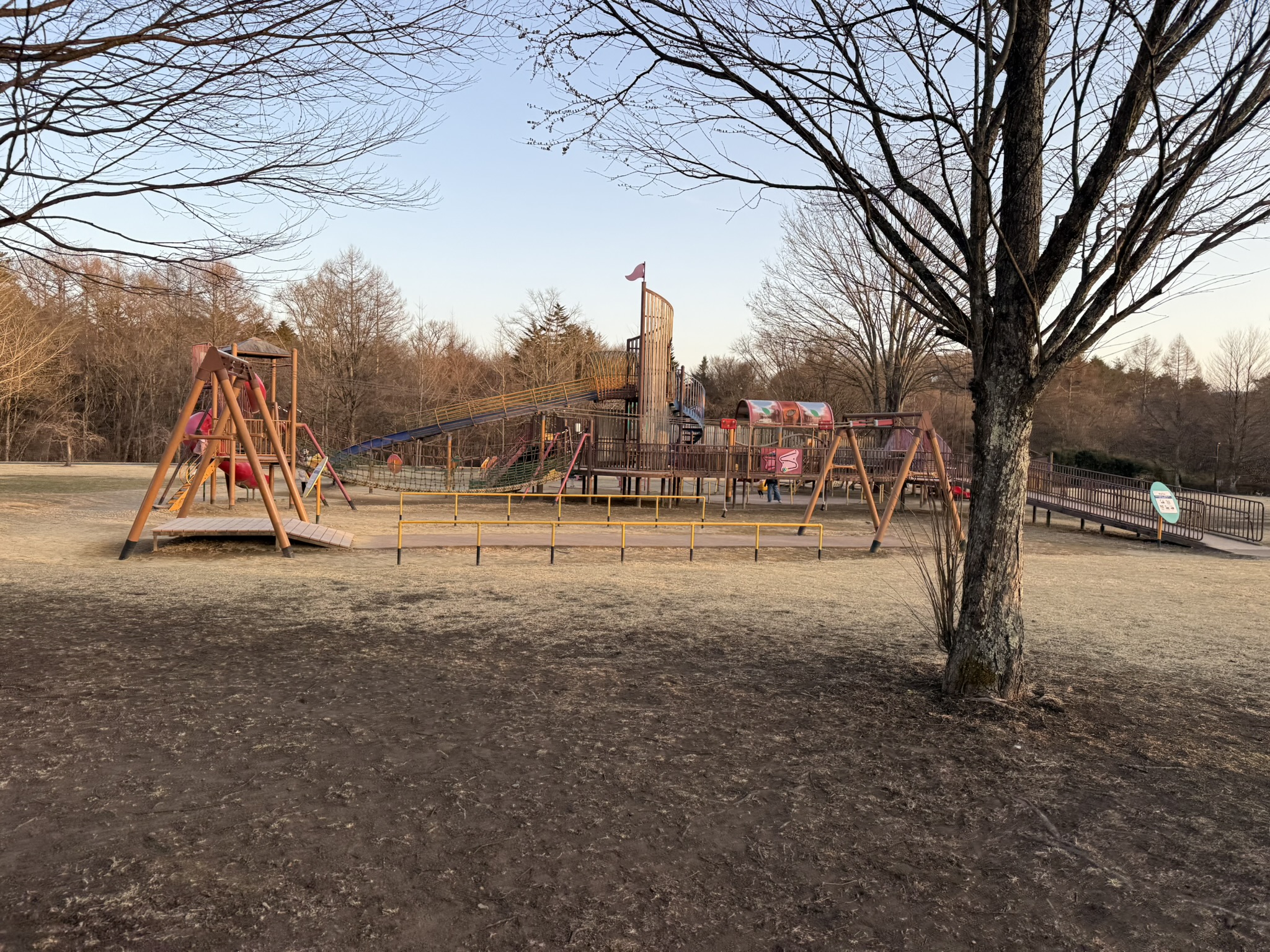 軽井沢・湯川ふるさと公園｜地元に愛される自然と散策の公園