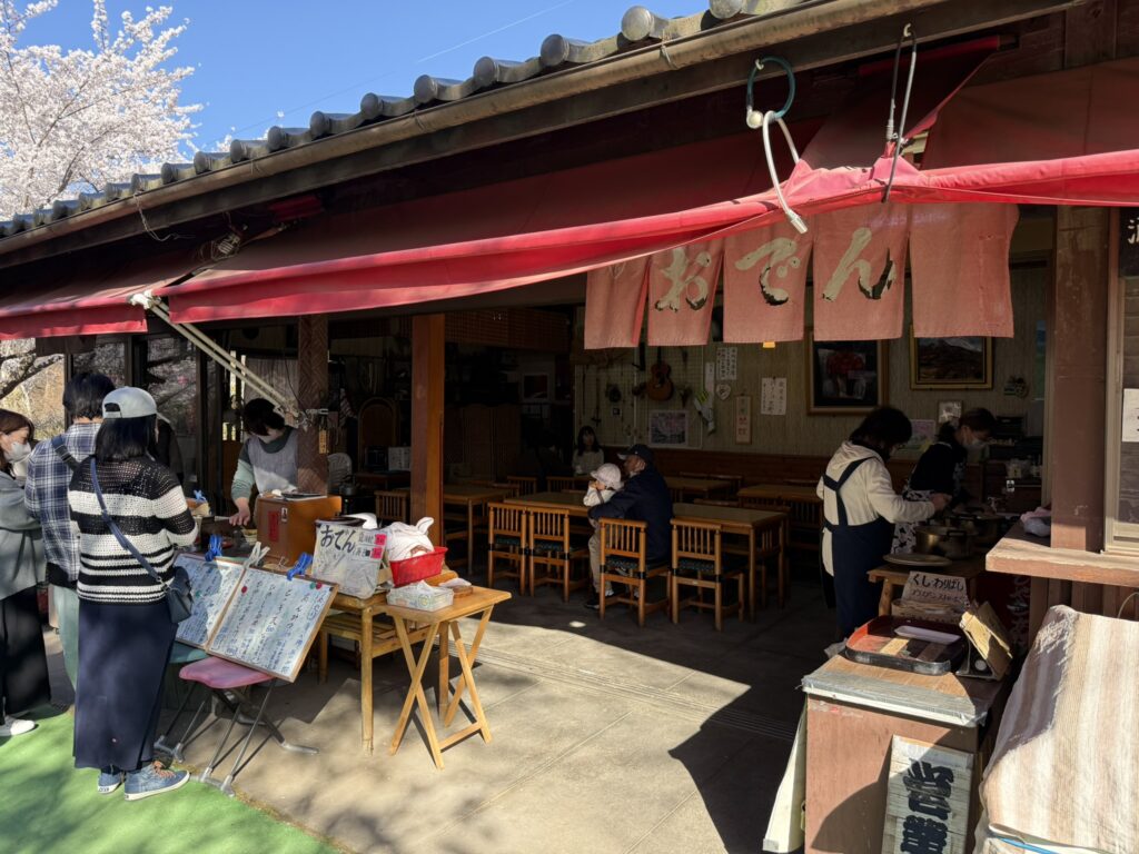 小諸城址公園内にある茶屋