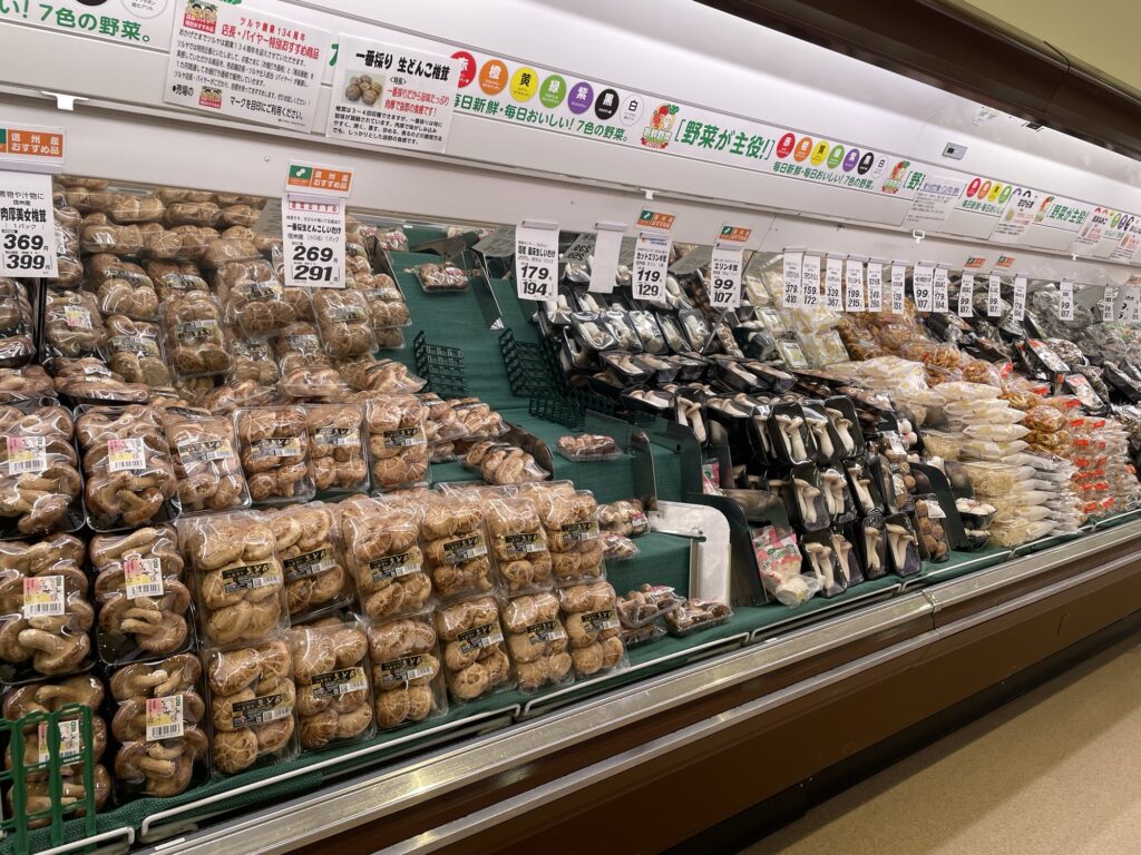 ツルヤ軽井沢店 キノコの種類がとても豊富②
