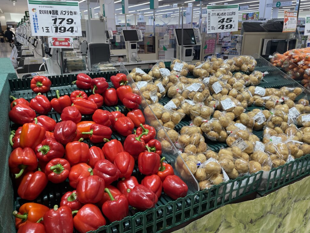 ツルヤ軽井沢店 パプリカとジャガイモが安い